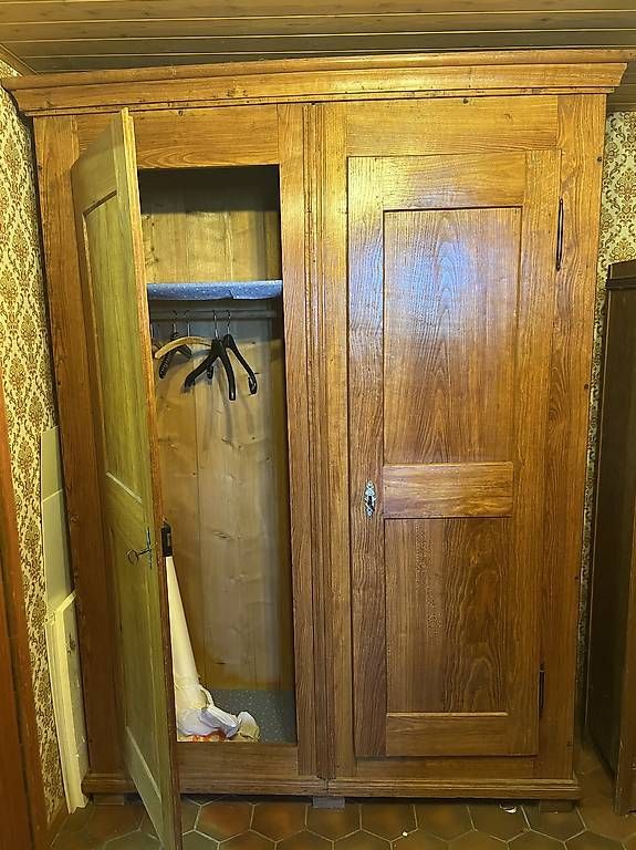 Armadi:  Belle armoire vaudoise – Usato da Epalinges venduto da jpe_2twg 2