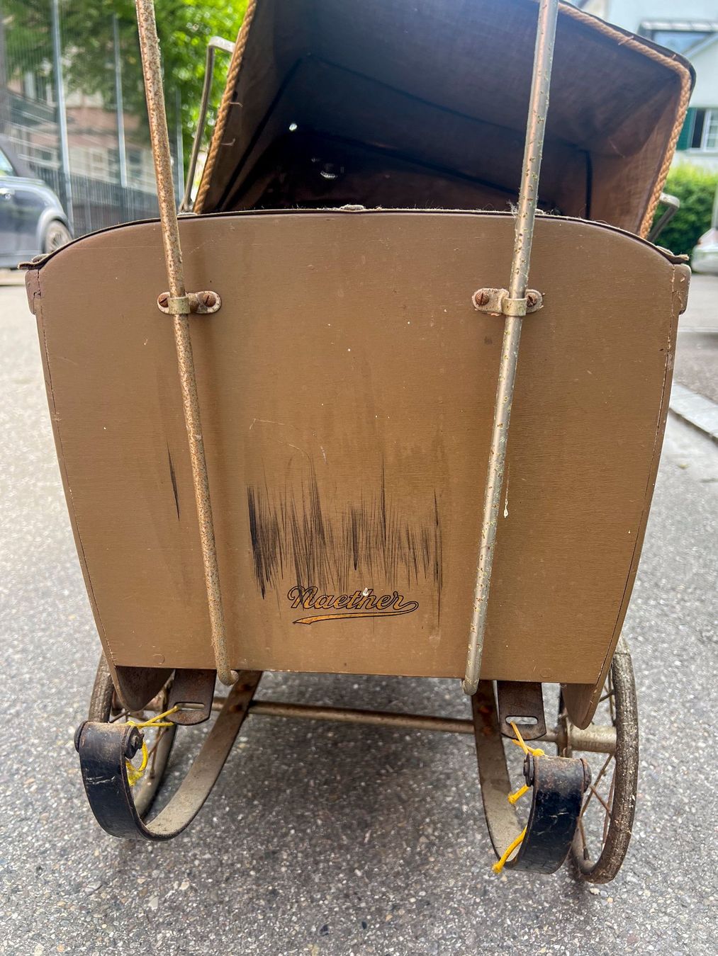 Carrozzine per bambole: Antiker Puppenwagen/Kinderwagen – Difettoso da Winterthur venduto da Ael_ 5