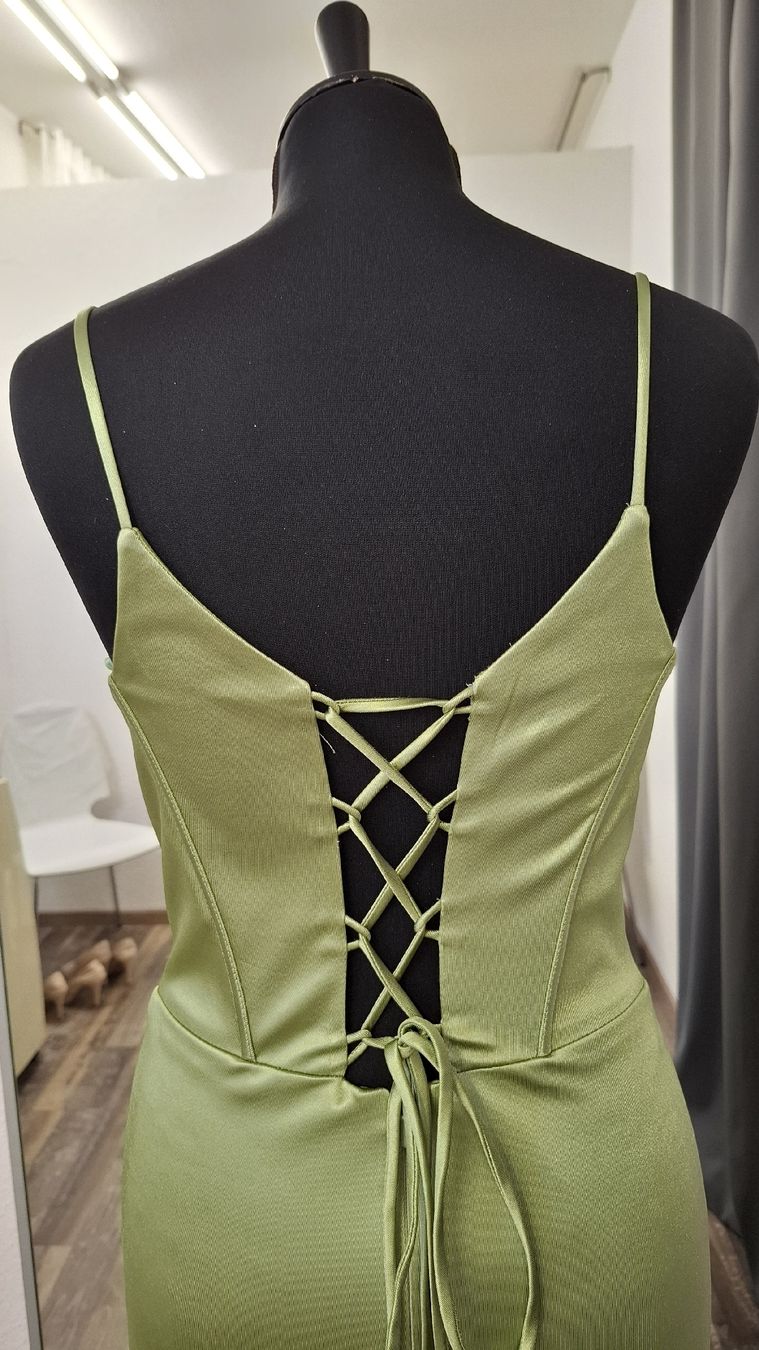 Robes: Abendkleid Green – Neuf (Voir description) à Uster par VMT. 4