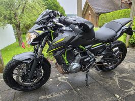 Kawasaki Z650 schwarz/grün matt