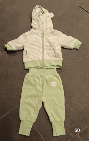 Stylischer Trainer / Trainigsanzug Baby Grösse 50