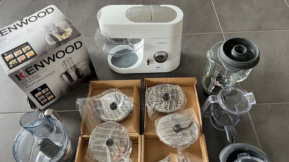 Kenwood Chef Titanium Lafer Edition viel Zubehör neuwertig Kaufen auf Ricardo