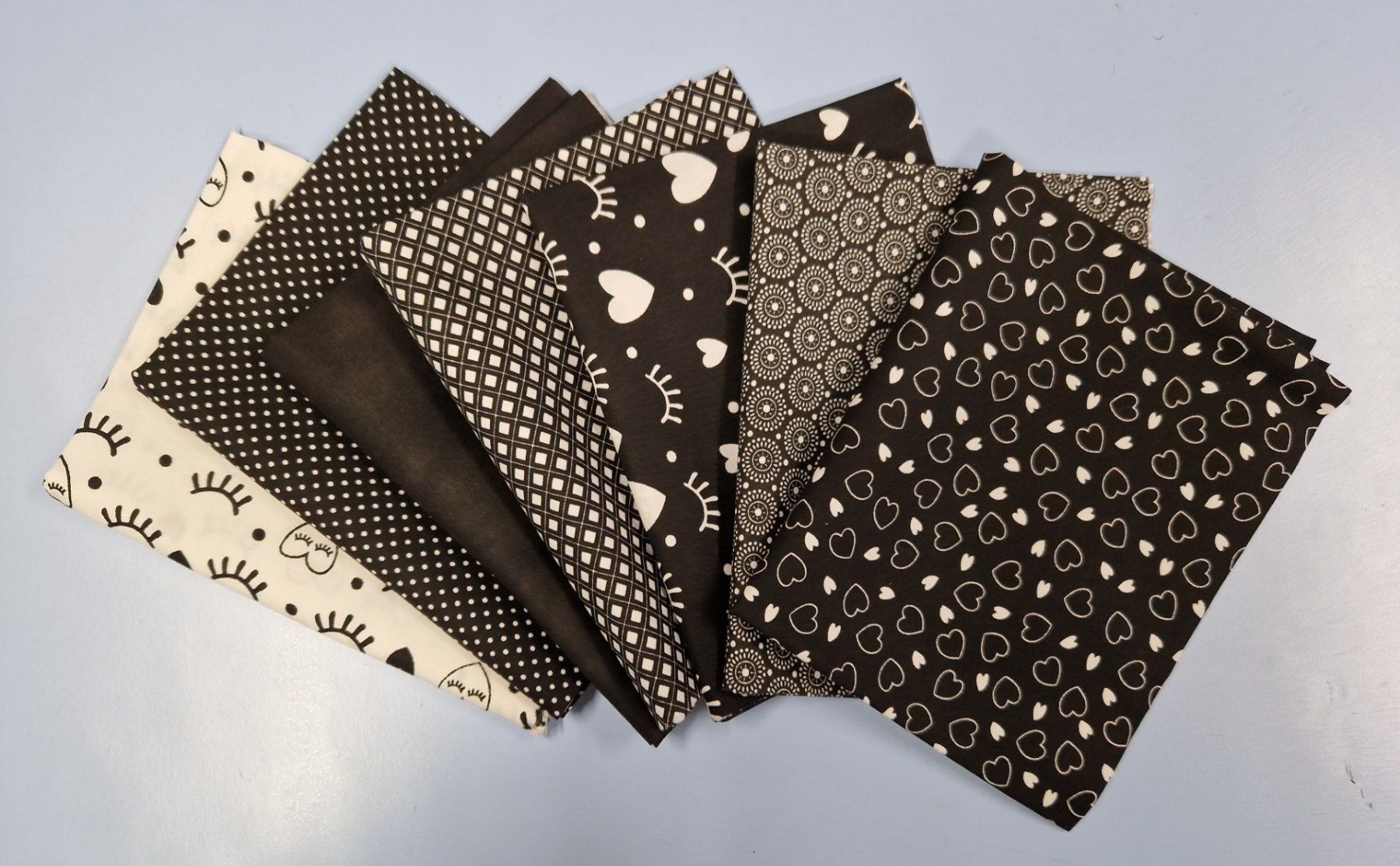 Tessuti: 7 Coupons tissu coton patchwork 35x30 cm – Nuovo e nell'imballaggio originale da St-Imier venduto da goodber