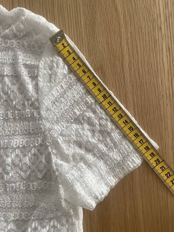 Blusen: Dirndlbluse weiss Gr. M-L Oktoberfest – Neu (gemäss Beschreibung) aus Reinach BL von present4you 4