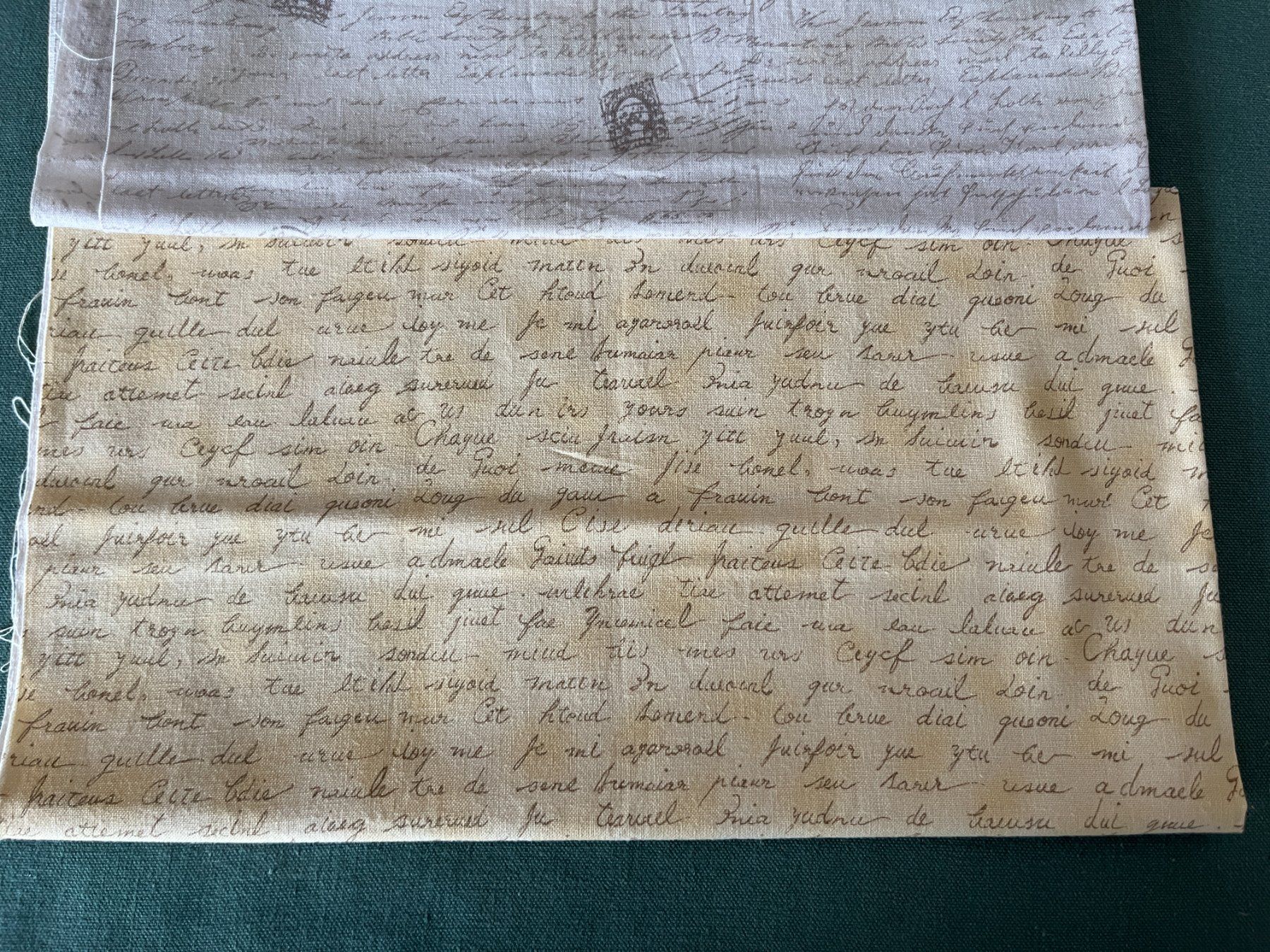 Tissus: Patchworkstoffe Schrift Baumwollstoffe – D'occasion à Lützelflüh-Goldb par Fresu8 2