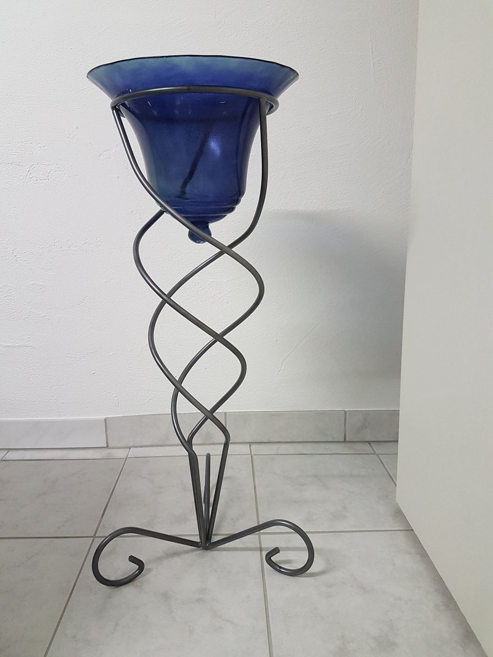 Vasi & Recipienti: Vase auf Ständer / Ständervase / Bodenvase blau – Usato da Villnachern venduto da OnkelTom007