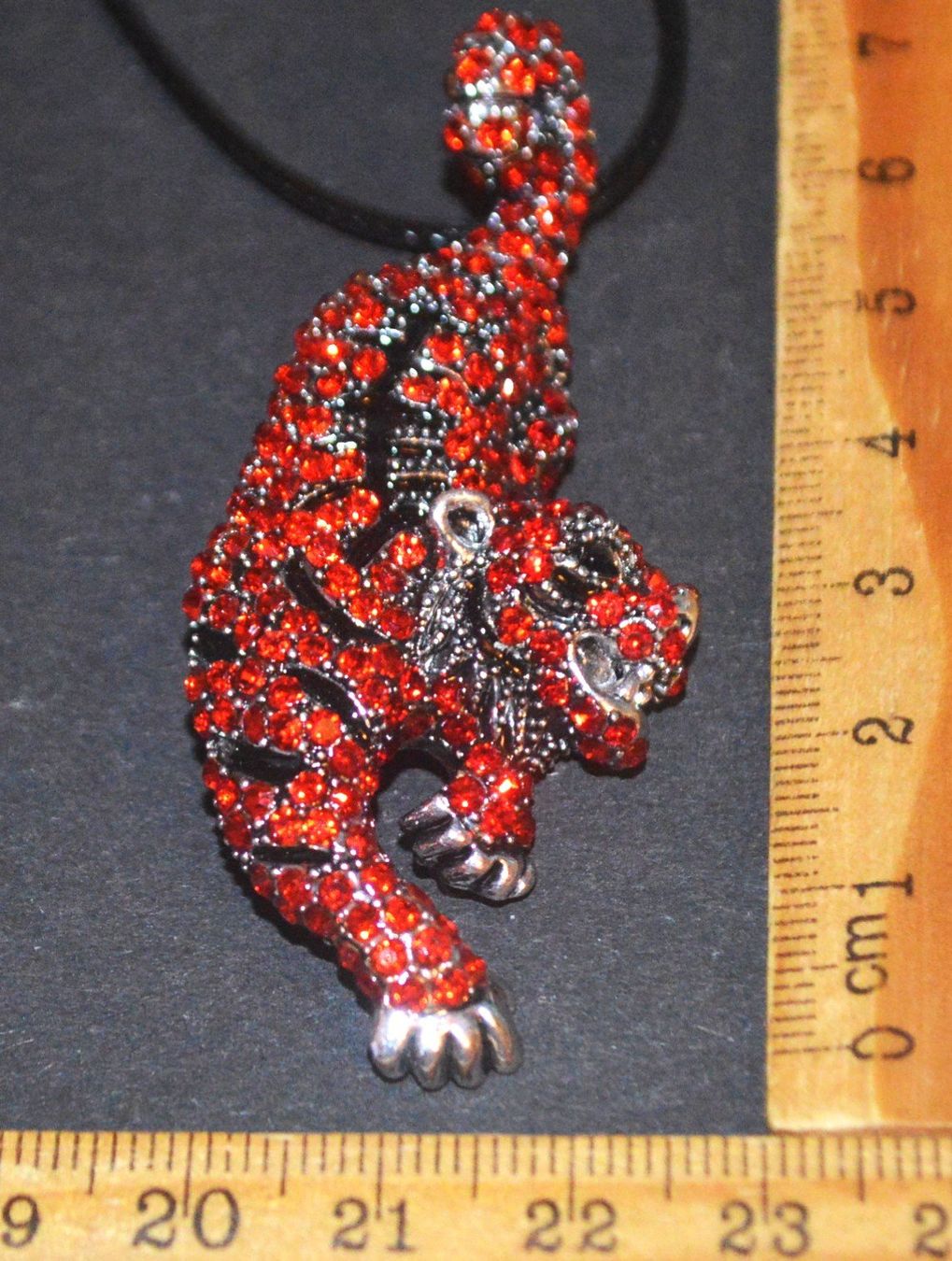 Spille & Fermagli: Brosche oder Halskette K-1424E– Tiger - Emaille & Strass Rot – Nuovo e nell'imballaggio originale da Goldiwil (Thun) venduto da han_v5b7 3