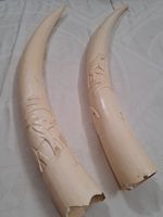 Paire de défenses d'éléphant sculptées