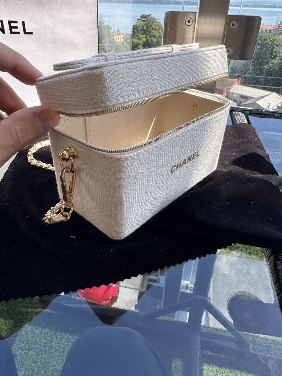 Chanel Sacs femmes: Sac Chanel Vanity VIP – Neuf avec emballage d'origine à Neuchatel par mar_9blm 8