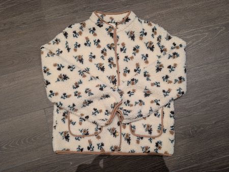 Damen Teddyjacke beige mit Blumenmuster Druckknopfleiste