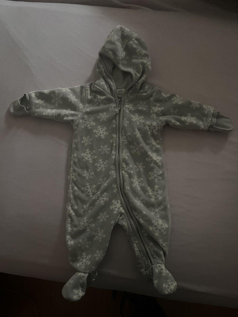 H&M Babyanzüge: Süsser Winteroverall, Gr. 62 Schneeflocken H&M – Gebraucht aus Leuzigen von Fjleu