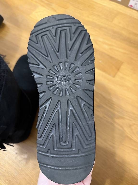 Ugg Scarpe da donna: UGG bailey bow – Usato da Basel venduto da Catarinaxx3 3