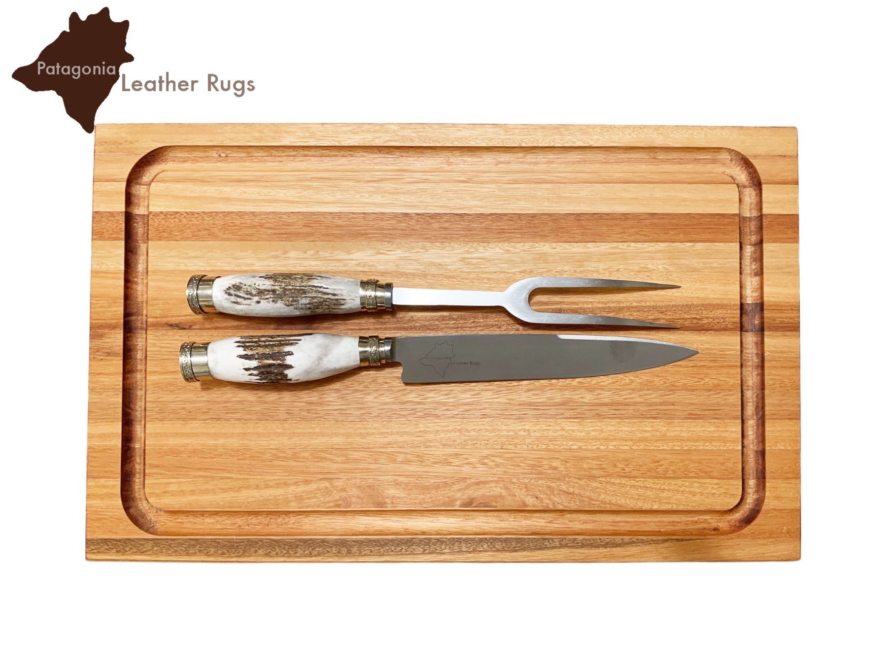 Set di posate: Set BBQ con Sciabola e forchettone da intaglio e Tagliere – Nuovo e nell'imballaggio originale da Arbedo venduto da patagonialeatherrugs 2