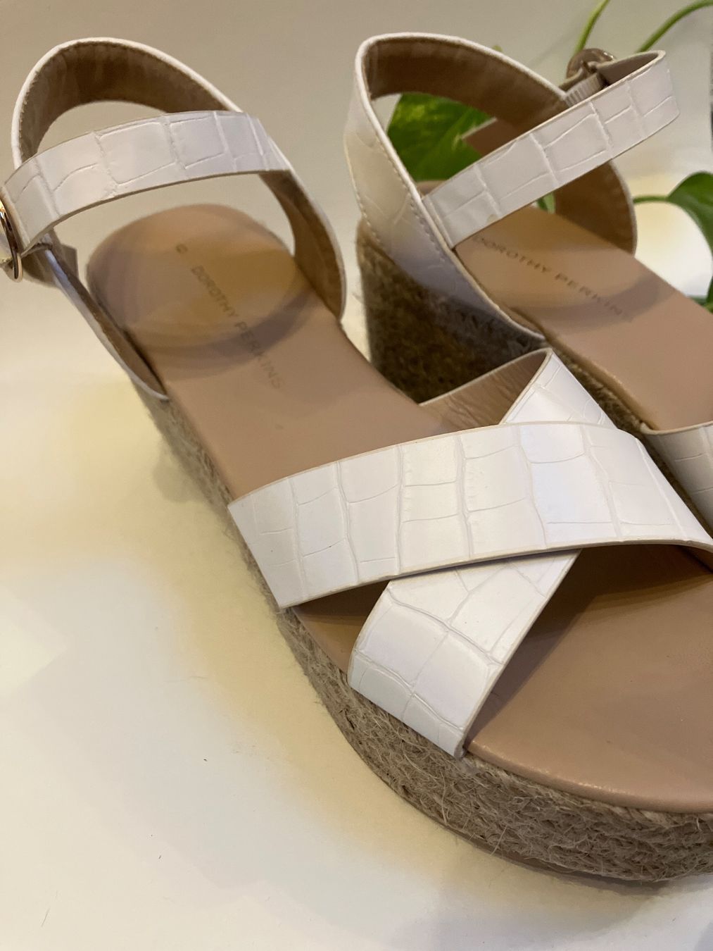 Dorothy Perkins Scarpe da donna: Plateau Sandalen weiss mit Absatz – Usato da Baden venduto da Hikaruu 3