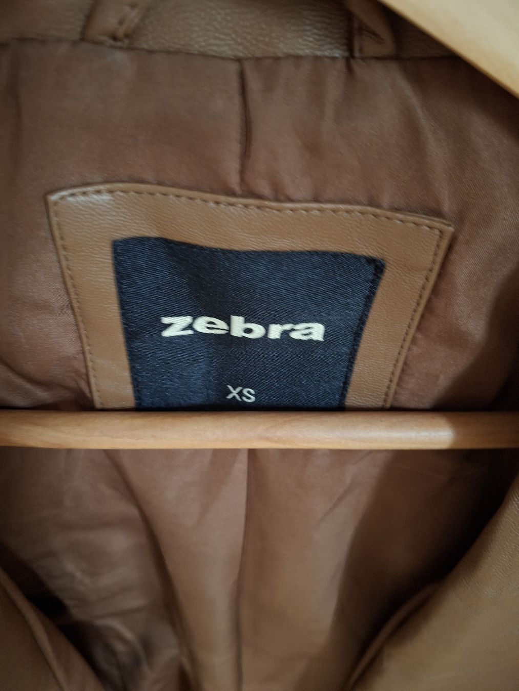Zebra Giacche: Blazer en simili cuir brun Zébra XS – Usato da Lausanne venduto da Cognitia 1