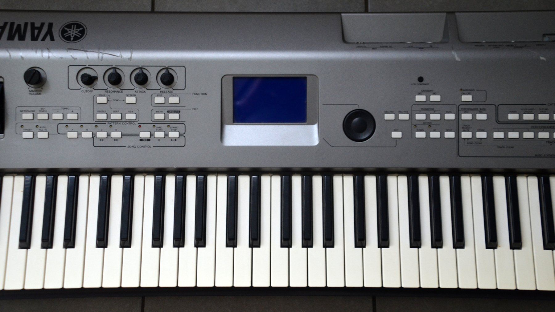 Yamaha Strumenti musicali: Yamaha MM6 Digital Piano Keyboard – Usato da Collonges venduto da arashee 2