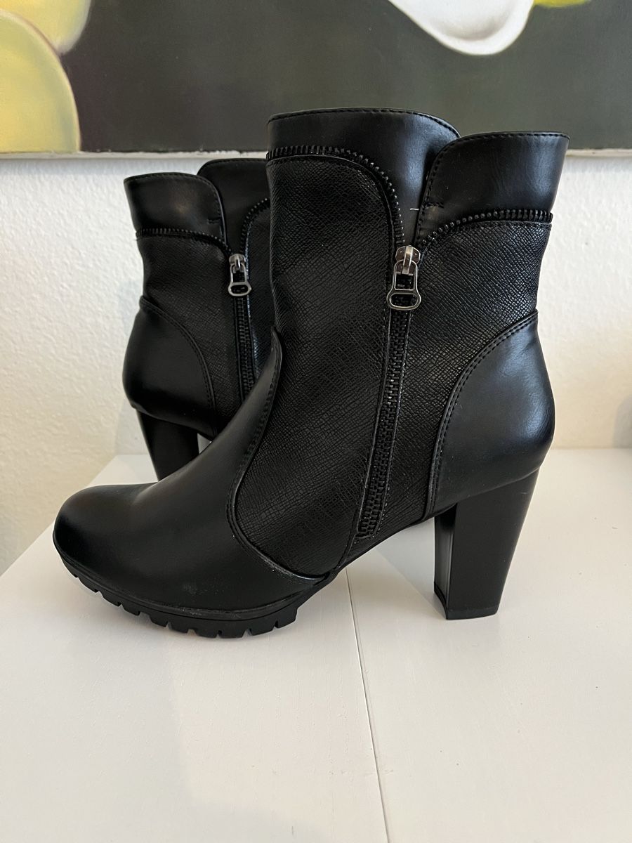Scarpe da donna: Stiefelette schwarz – Nuovo (secondo la descrizione) da Winterthur venduto da RomeoSilver