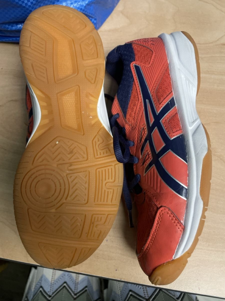 Asics Scarpe per ragazzi: Asics Hallenschuhe Kinder orange Grösse 36 – Usato da Obergerlafingen venduto da cabo4 1