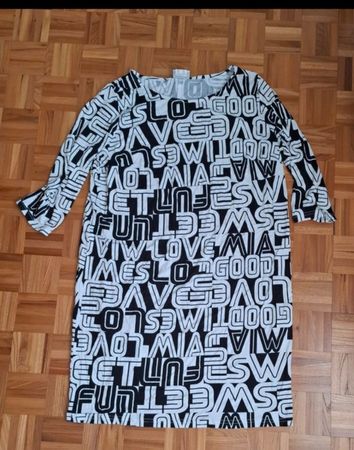 Robe neuve noir-blanc à textes Mia Moda Neuve/Kleid mit Text