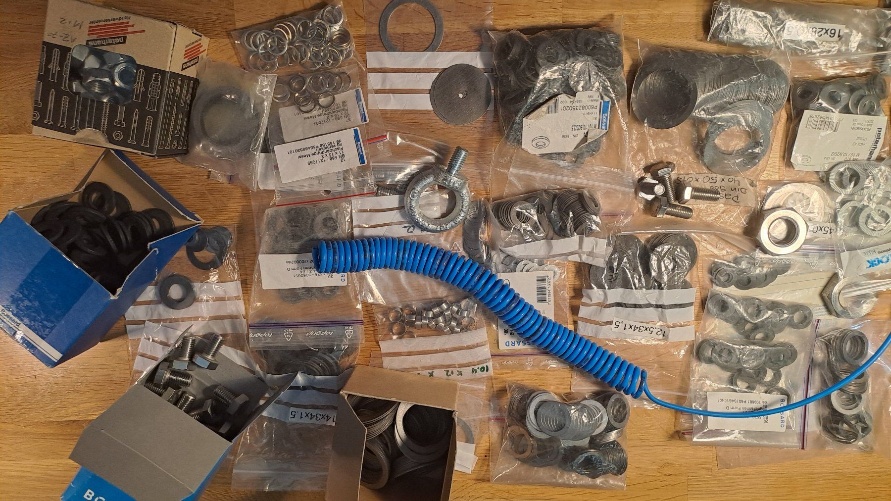 Tutti gli attrezzi: Surplus Hardware – Usato da Rieden AG venduto da Werkstattlaedeli 1