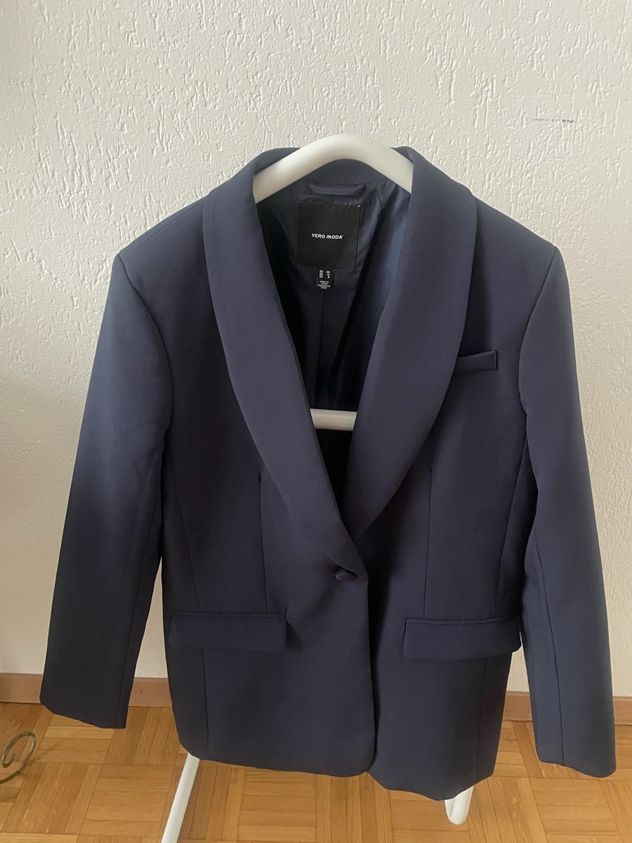 Giacche: Dunkelblauer Blazer Vero  Moda Gr. 40 – Usato da Zürich venduto da Maggi1980