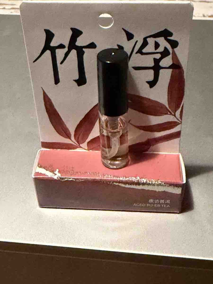 Profumi & Eau de Toilette: Zhufu Aged Pu-er Tea 2ml – Nuovo e nell'imballaggio originale da fey venduto da Caductilometre