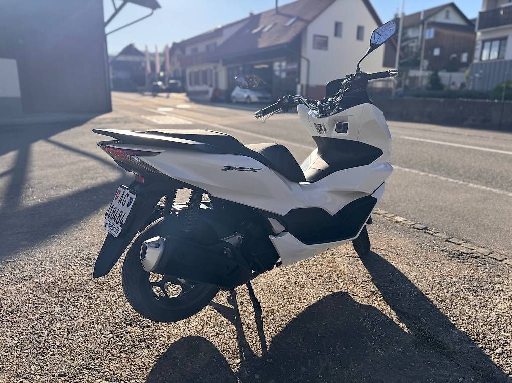 Strada: Honda WW125A Roller  nur 1700 km – Usato da Oberhofen AG venduto da valo-ha 1