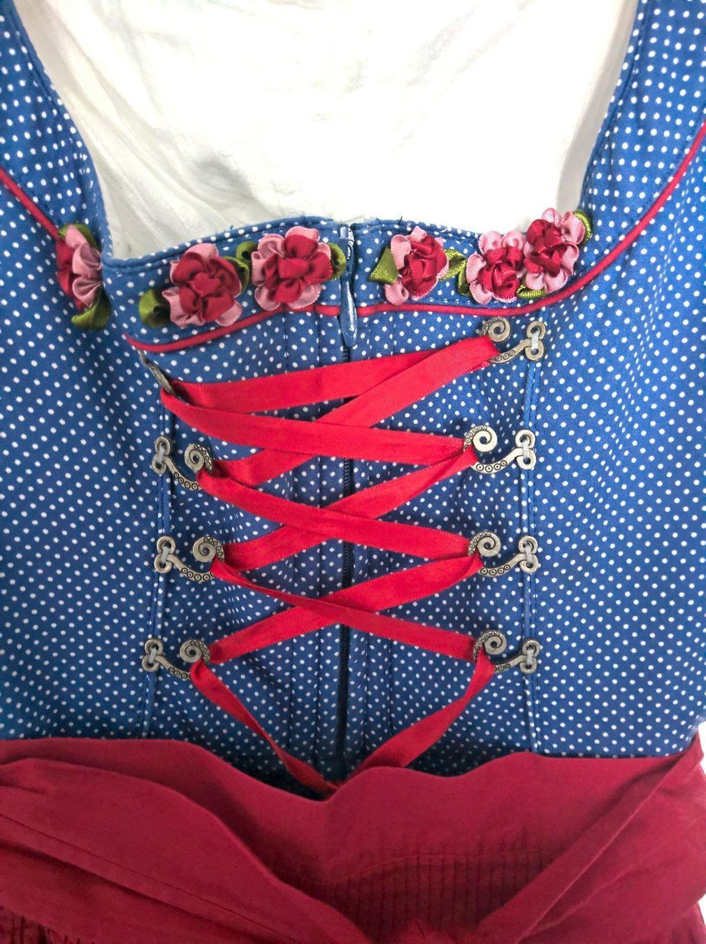 Robes: Dirndl – D'occasion à Salenstein par Silly...0 1