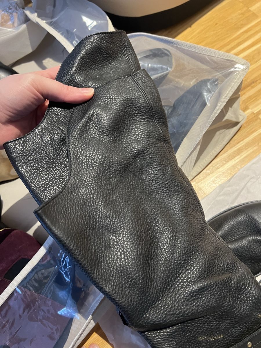 Moschino Scarpe da donna: Moschino Black Leather  Boots, EU 38, Like New – Usato da Aarau venduto da mic_5bxt