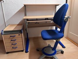 Schreibtisch mit Stuhl und Korpus