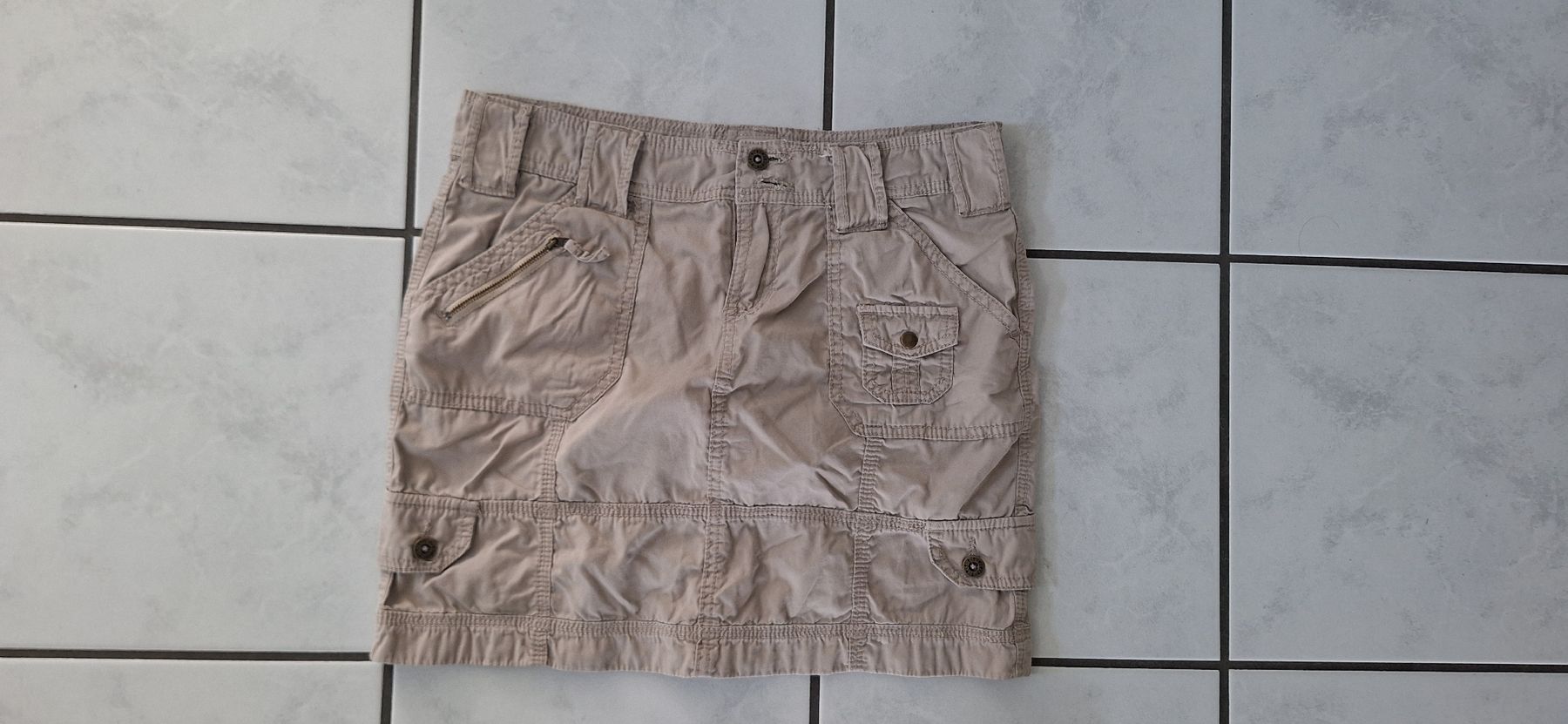 Jupes: Damenrock beige Gr. 38 – D'occasion à Schwyz par cla_8w6t