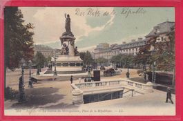 PARIS, LA STATION DU MÉTROPOLITAIN, PLACE DE LA RÉPUBLIQUE