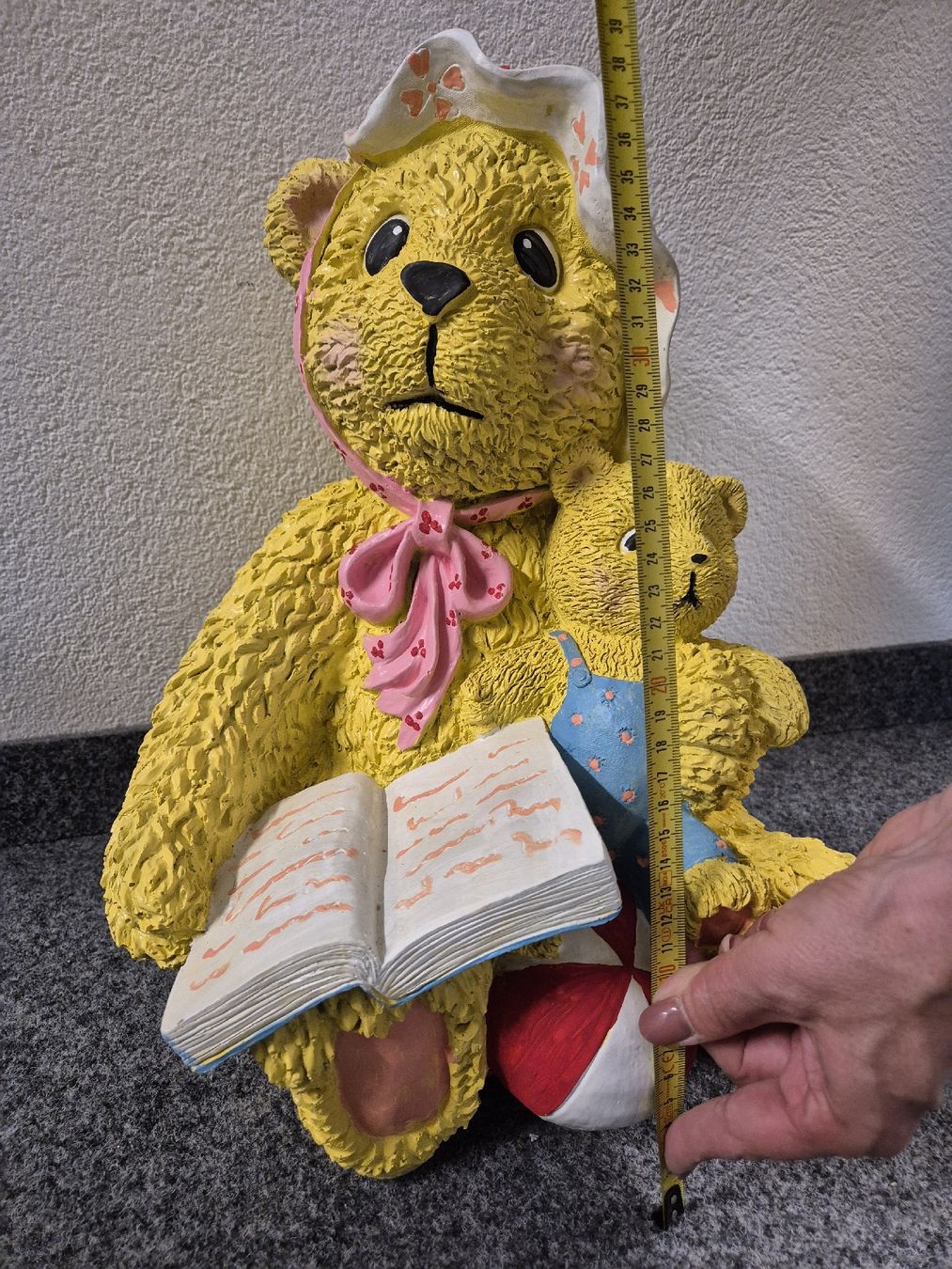 Statuette: Bärin aus Polyresin  – Nuovo e nell'imballaggio originale da Wettingen venduto da mus_gsb5 1