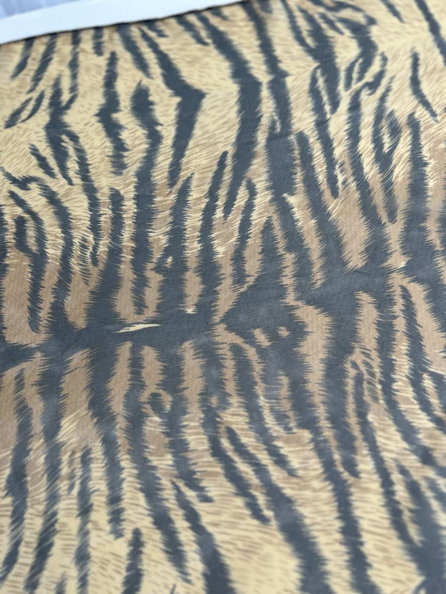 Foulards & écharpes: Tiger Print Scarf light fabric good condition – Neuf (Voir description) à Saland par ele_vc96 1