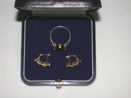 Ohrringe + Ring / 750 Gelbgold + Safire