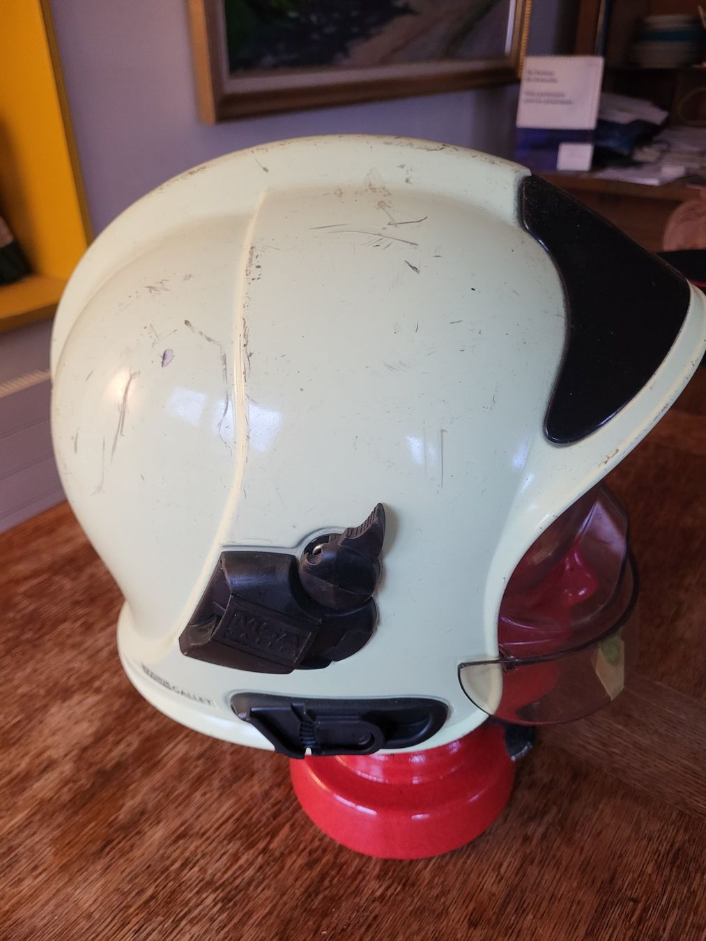 Pompieri: Feuerwehrhelm flureszierend – Usato da Turbenthal venduto da kai_6277 4
