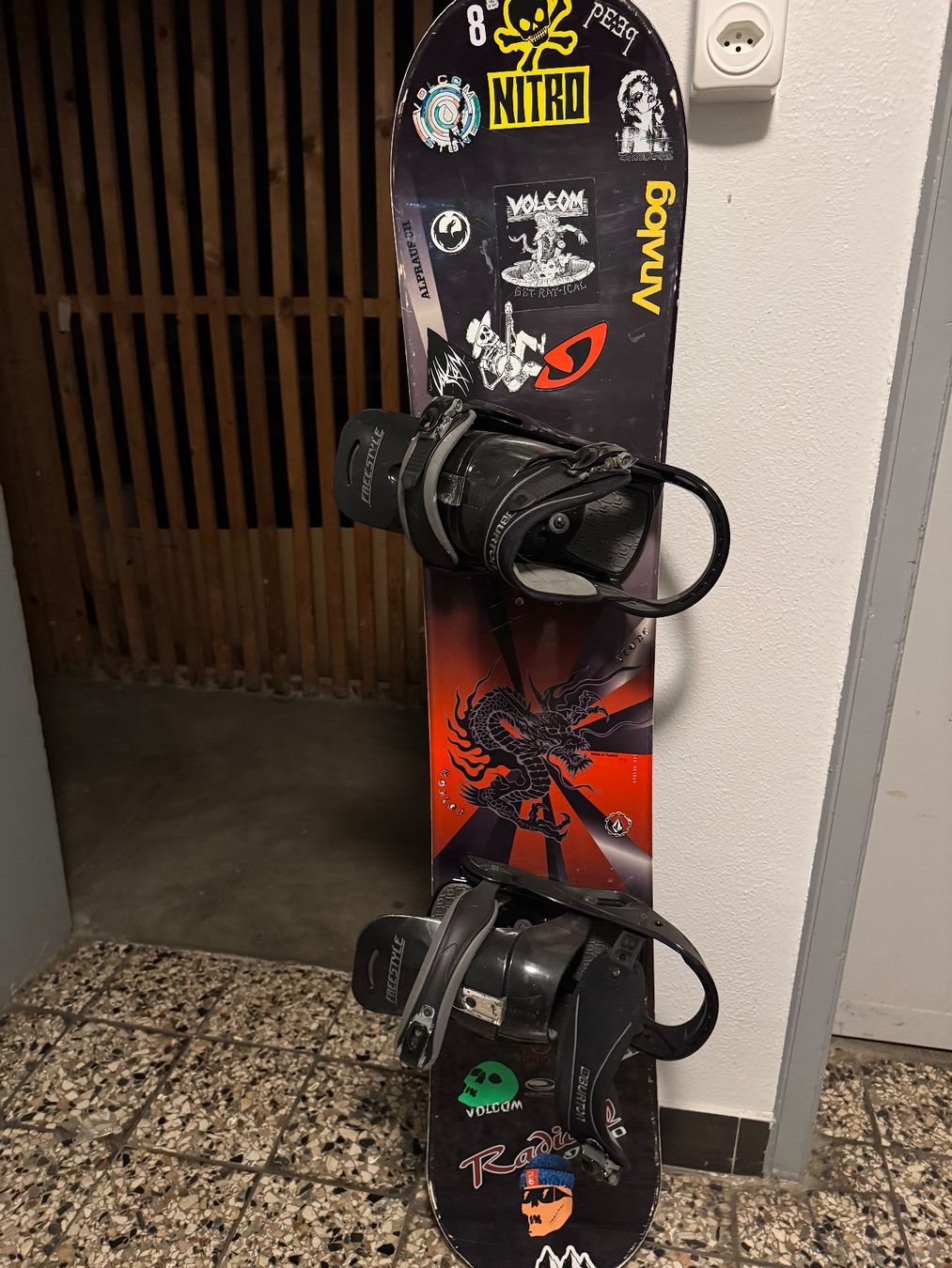 Snowboard Nitro Board: Snowboard Nitro mit Burton Bindung schwarz gebraucht – Usato da Basel venduto da ili_j29z
