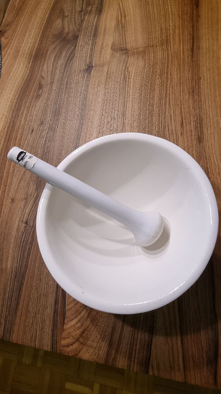 Altro per cucinare: Weisser Keramik-Mörser mit Stössel – Usato da Lyss venduto da I-be-R