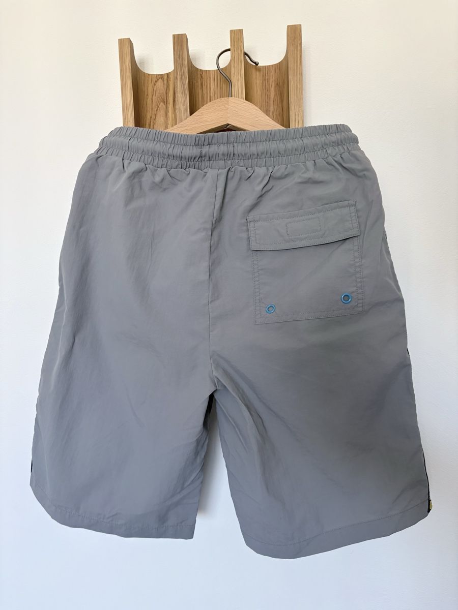 Stella McCartney Pantaloni: Stella McCartney Kids Grey Shorts, Size 10A – Usato da Davos Dorf venduto da tcabin 2