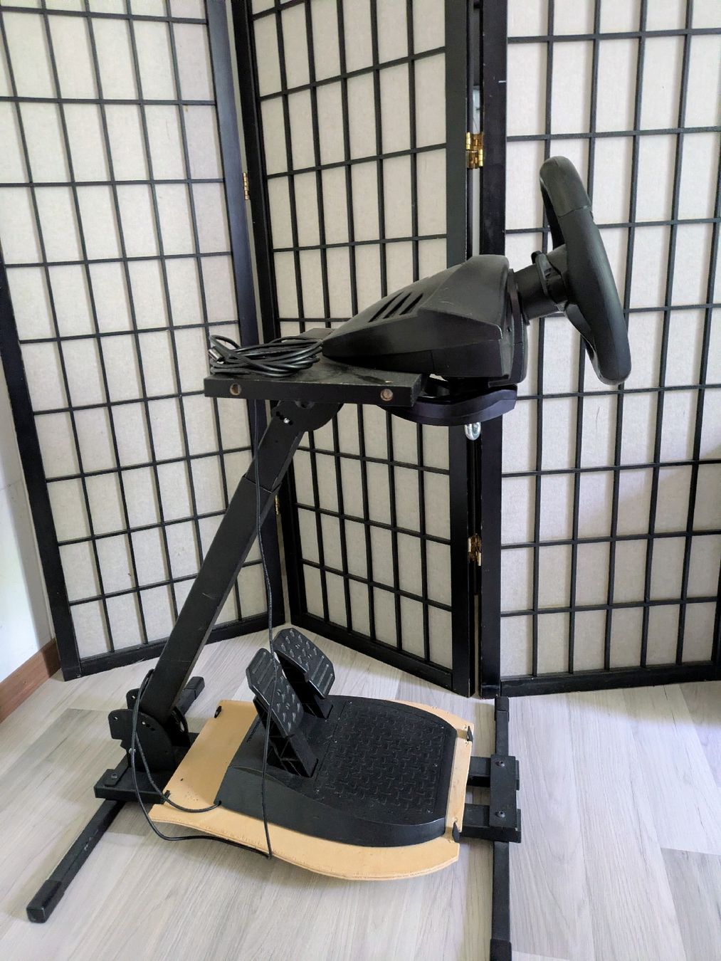 Thrustmaster Controller: Volant thrustmaster avec support de conduite.  – Usato da Châtonnaye venduto da Enjie 7