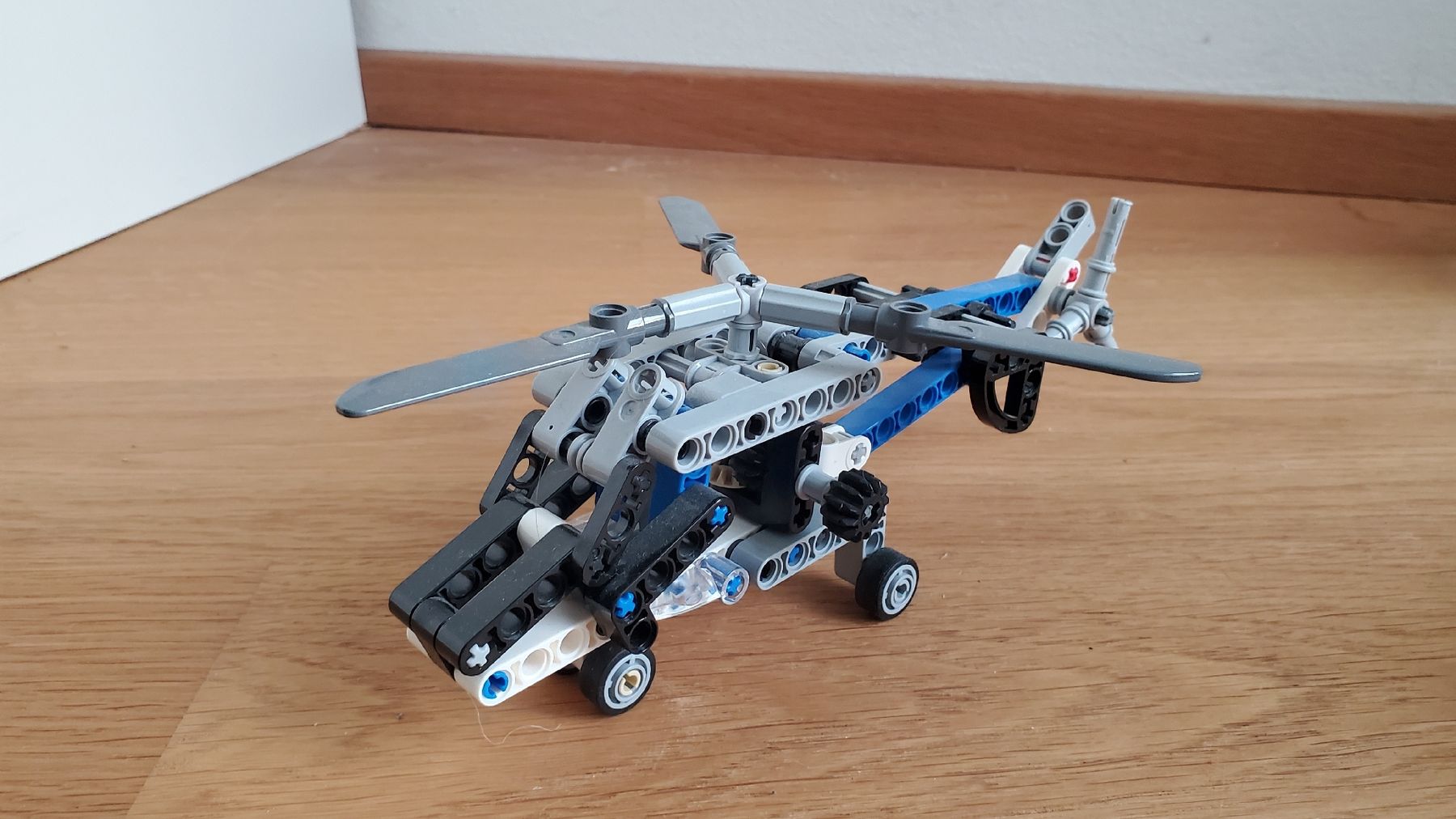 Lego Jouets: 3 Lego Technic 2 Hubschrauber, 1 Bagger – Neuf (Voir description) à Burgdorf par chalthaus 1