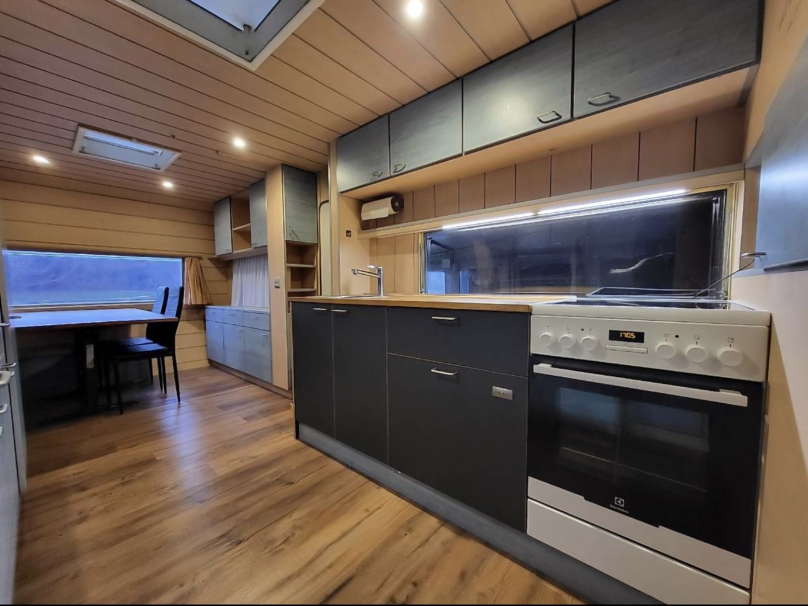 Mobilhome: Grosser Wohnwagen (Tiny House) – Usato da Schliern b. Köniz venduto da simon0262
