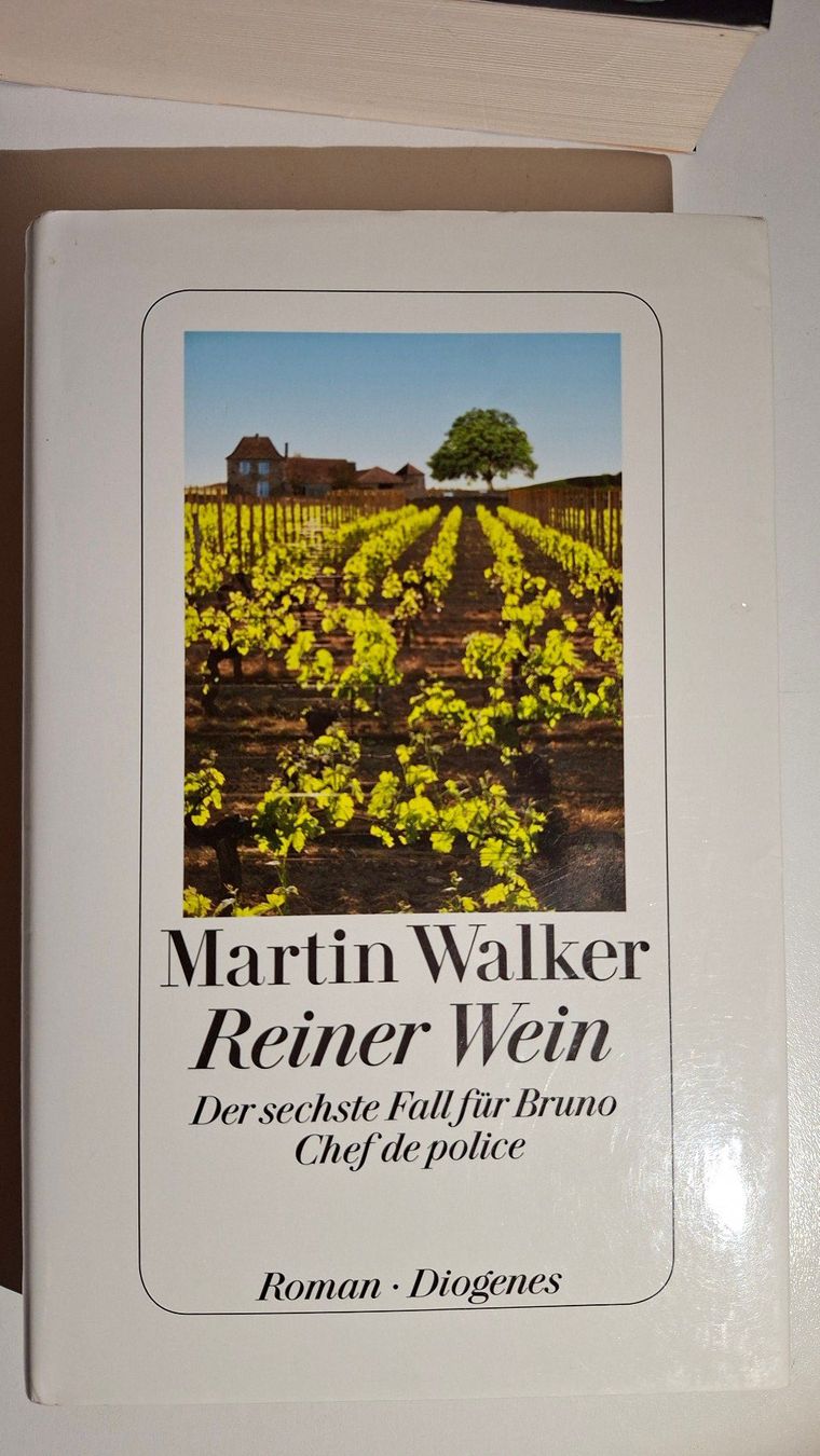 Bücher: Martin Walker: Reiner Wein – Gebraucht aus Dietikon von Buchantiqdietikon