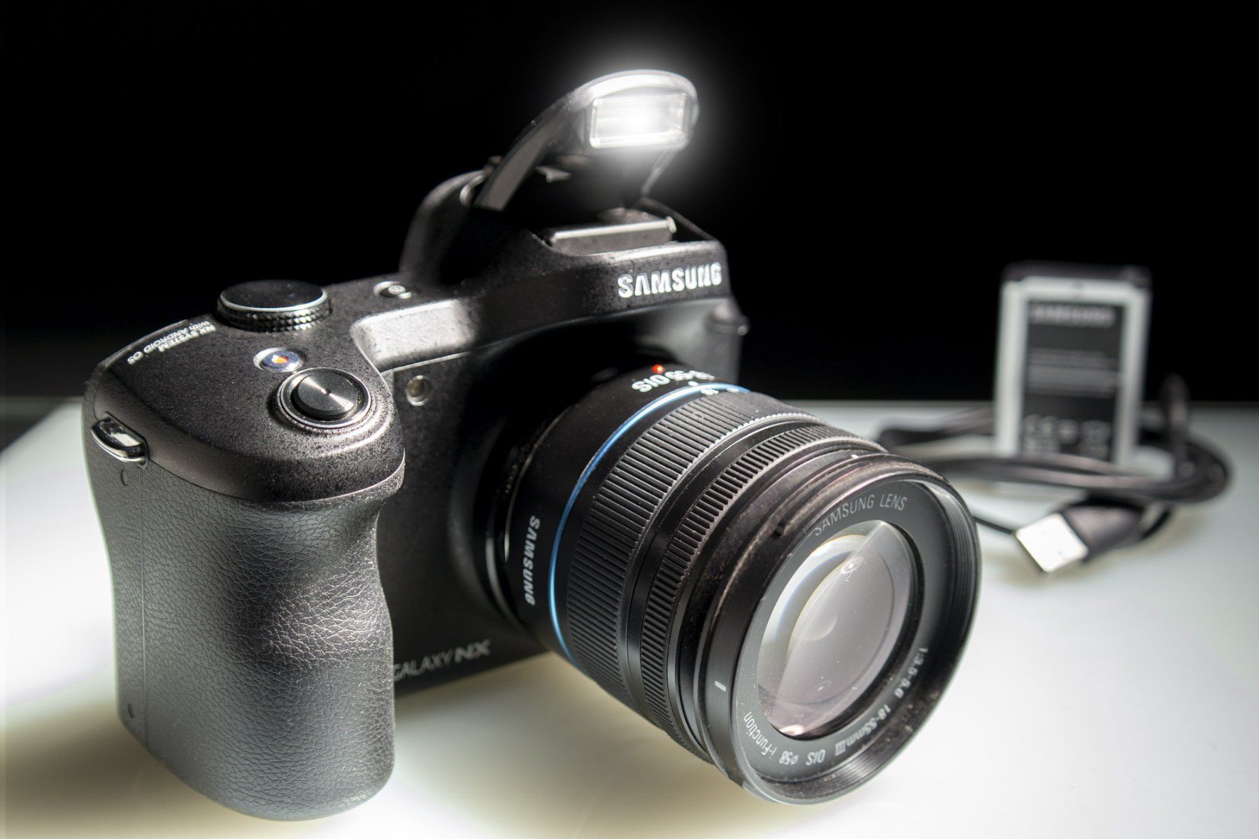 Samsung Fotocamera: Samsung Galaxy NX EK-GN120 Android WiFi LTE SIM Touchscreen – Usato da Suberg venduto da Lovelyfashion 6