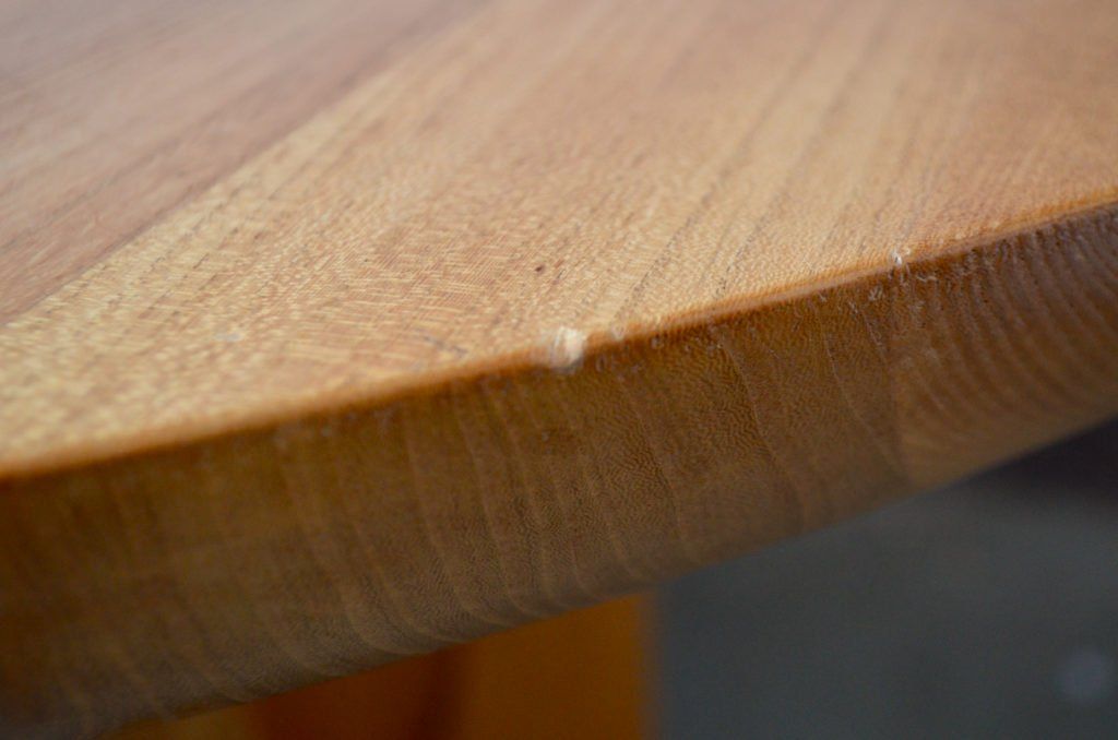 Set di tavolo e panche: Ensemble en orme  Luigi Gorgoni Table et Chaises brutaliste – Usato da COLMAR venduto da Sophiebellelurette 4