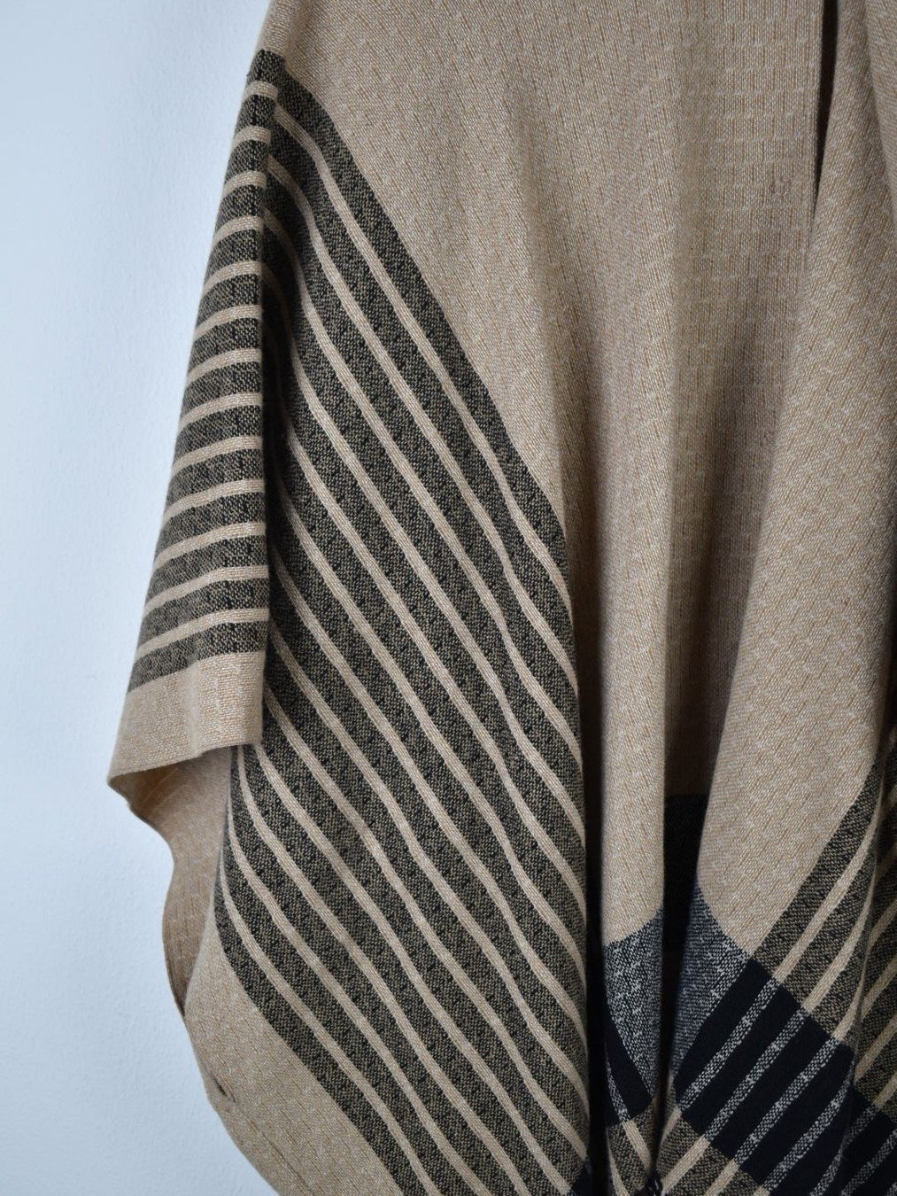 Patrizia Pepe Sonstige Damenmode: Patrizia Pepe Cape, one size, 85% Wolle – Neu (gemäss Beschreibung) aus Nürensdorf von 2ND_STORY 5