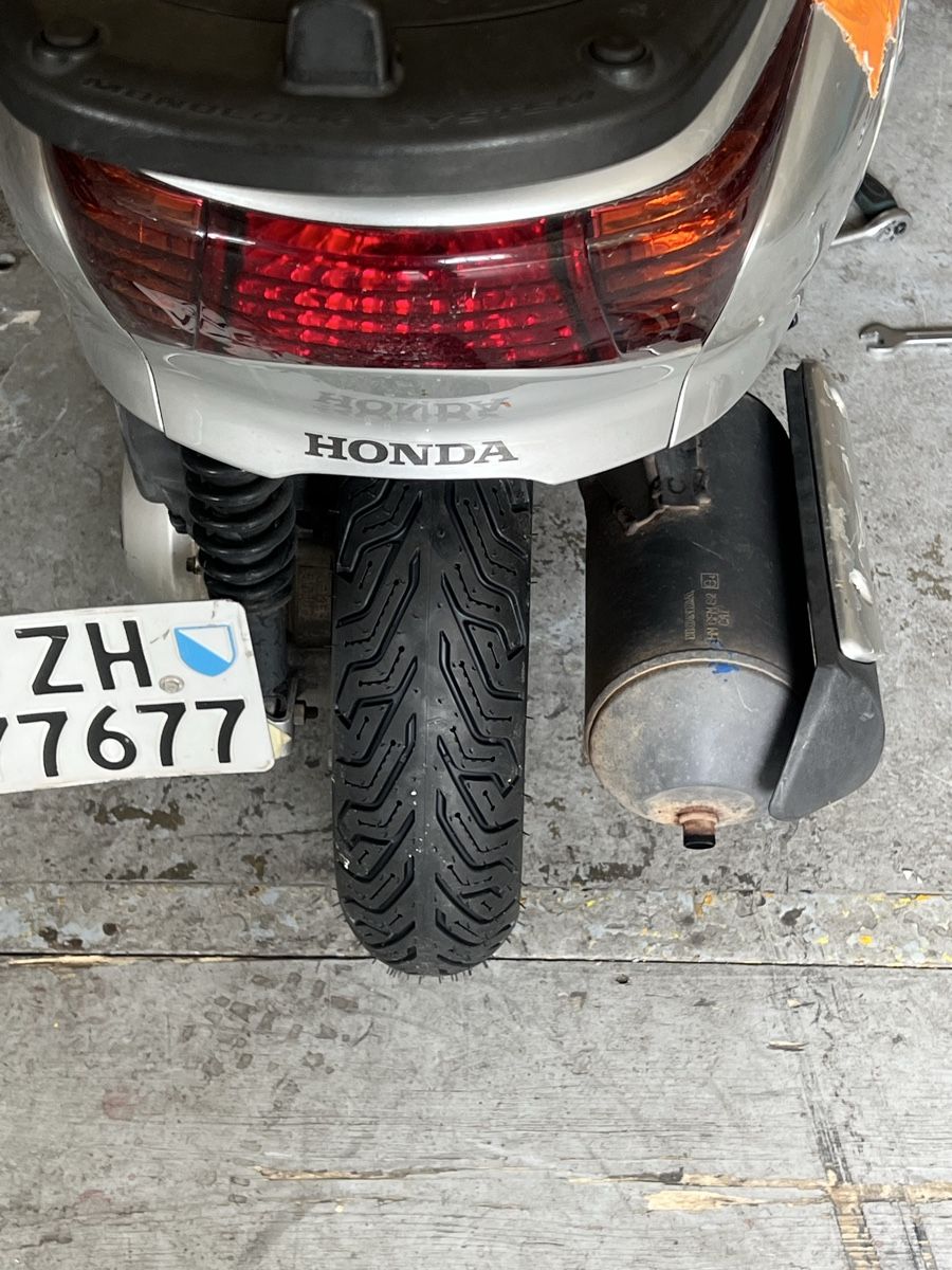 Honda Scooter: Honda lead 110 – Usato da Zürich venduto da titi2092 5