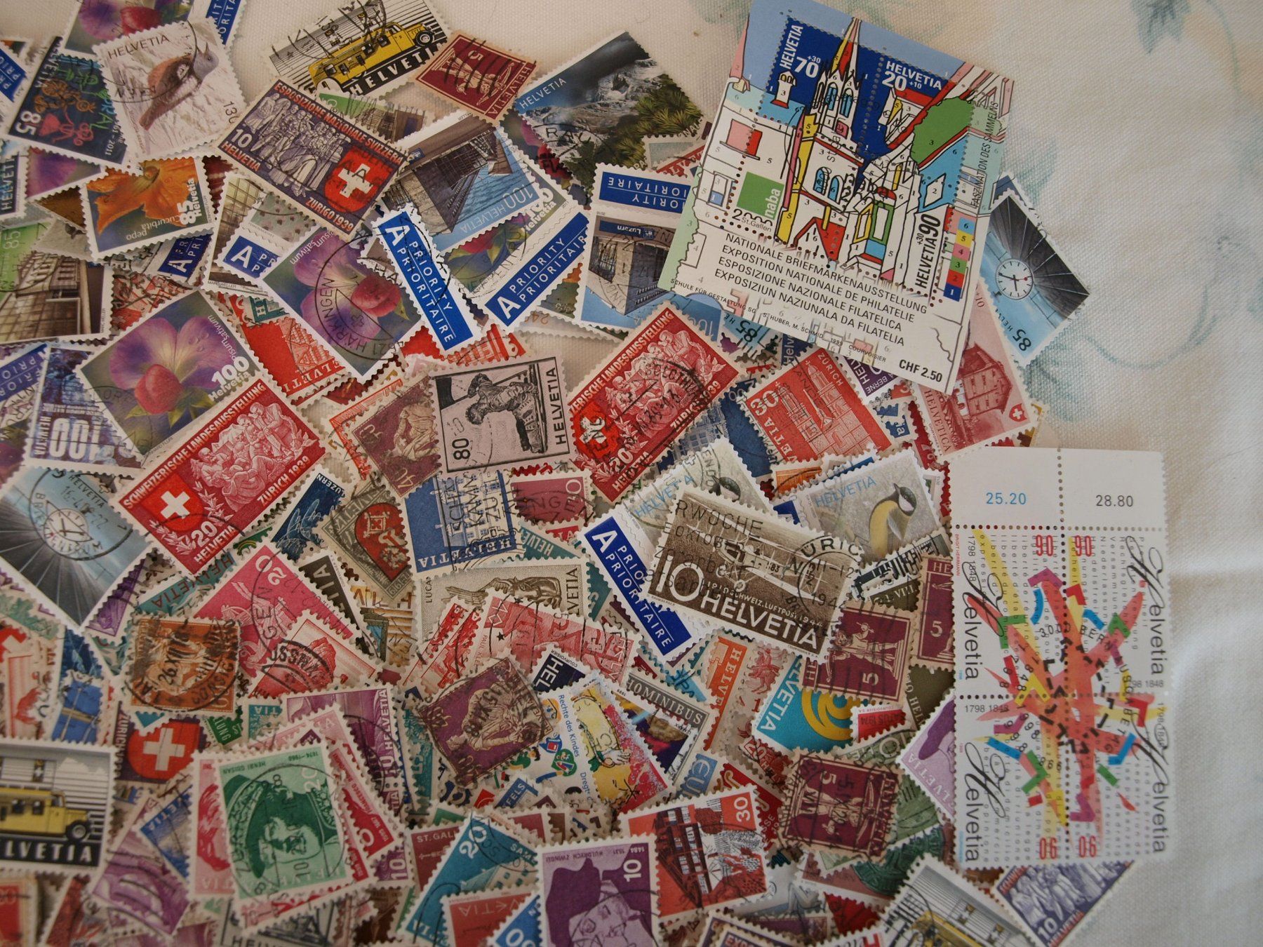 Tutti i francobolli: 1000 Schweizer Briefmarken über 70g Gebraucht siehe Bilder – Usato da Aarau venduto da Marcele0 2