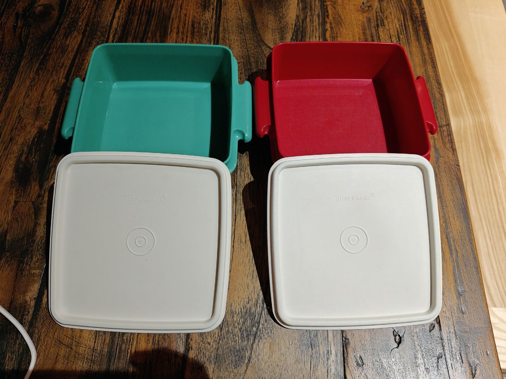 Altro in Decorazioni & Accessori: Lot de 2 boîtes Tupperware carrées vintage avec couvercles – Usato da Grugnay (Chamoson) venduto da Ultramab 1