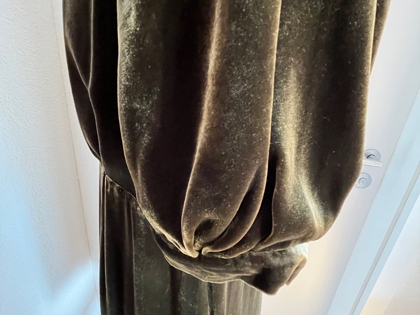 Vestiti: TOAST Kleid Samtkleid – Usato da Luzern venduto da Aleoschli 4
